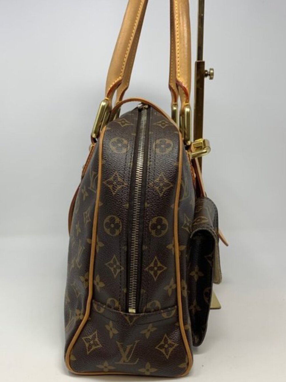 LOUIS VUITTON Monogram Canvas Manhattan GM - Picture 7 of 15